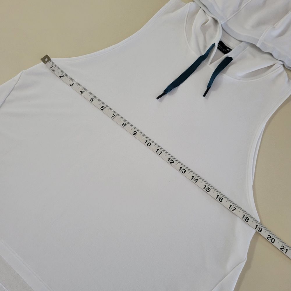 Under Armour Women's White Sleeveless Hooded Pullover Top - Picture 7 of 14